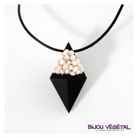 Živé šperky - Náhrdelník Diamant černý s trvalými bílými květy